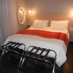 Chambre Rose Lit Queen-Size